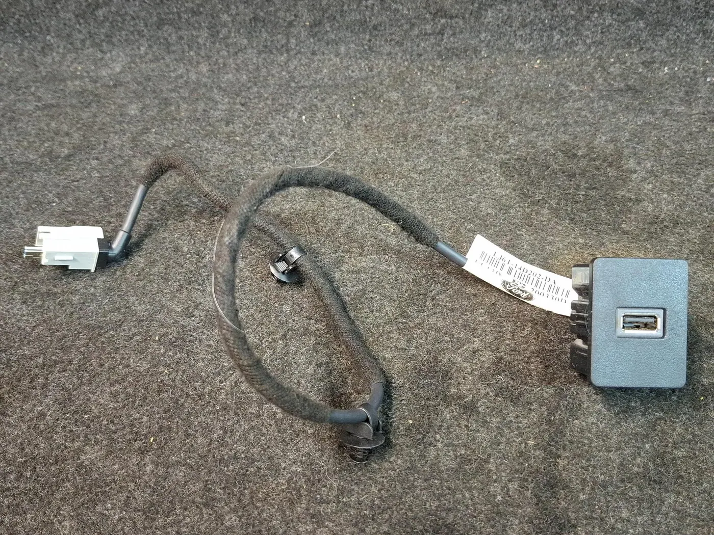 Разъем AUX / USB к Ford Escape 2020