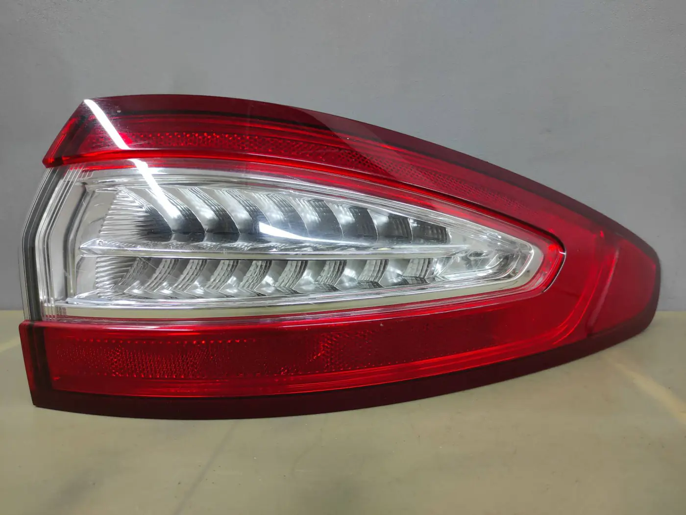 Фонарь задний правый к Ford Fusion 2013