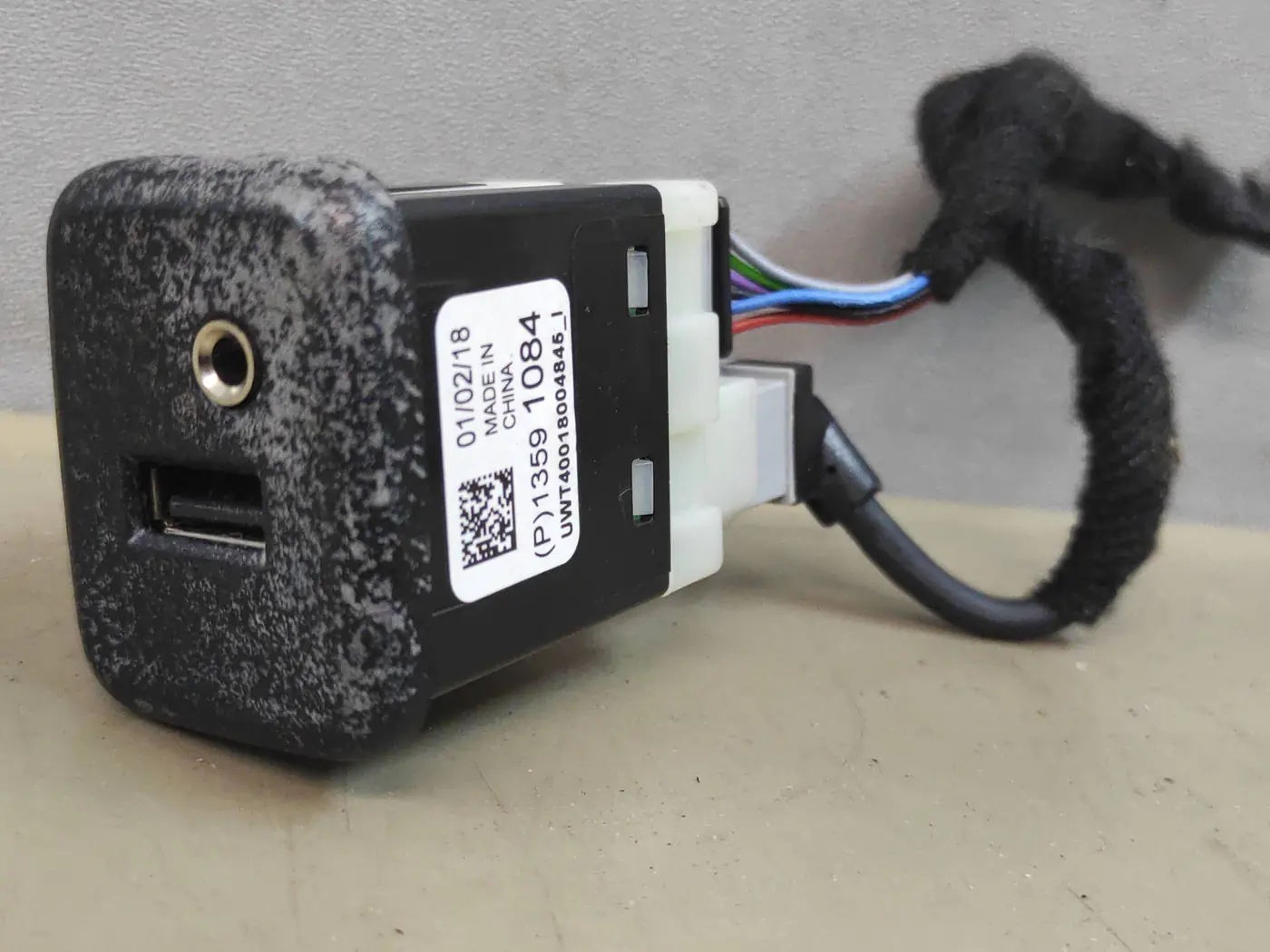 Разъем AUX / USB к Chevrolet Equinox 2018