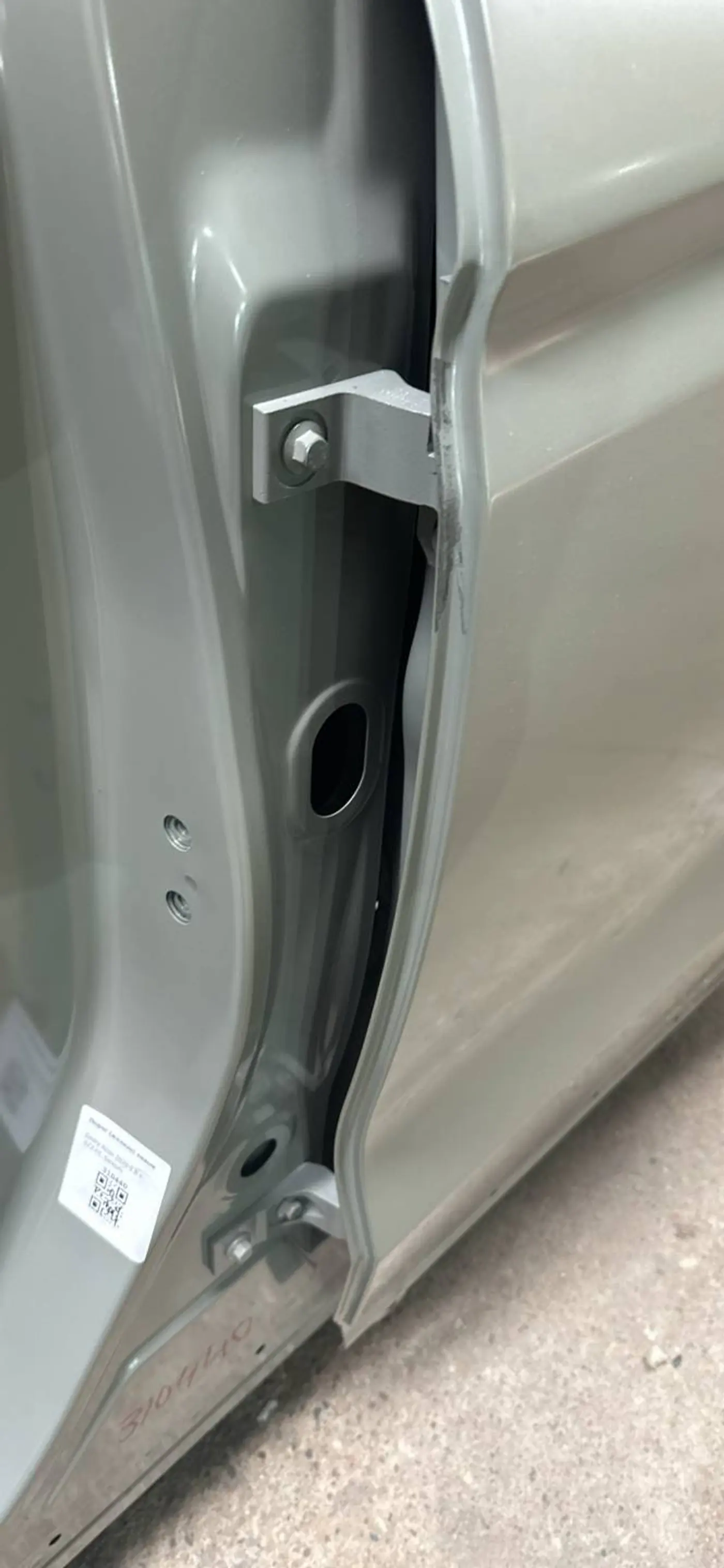 Петля двери к Geely Atlas 2020