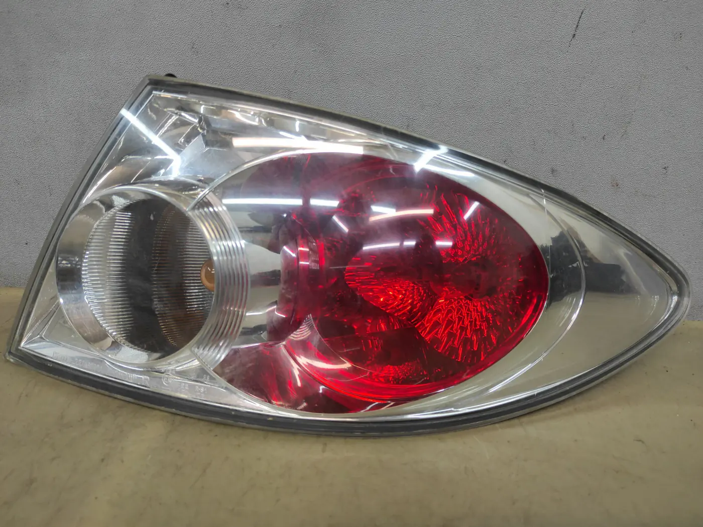Фонарь задний правый к Mazda 6 2003