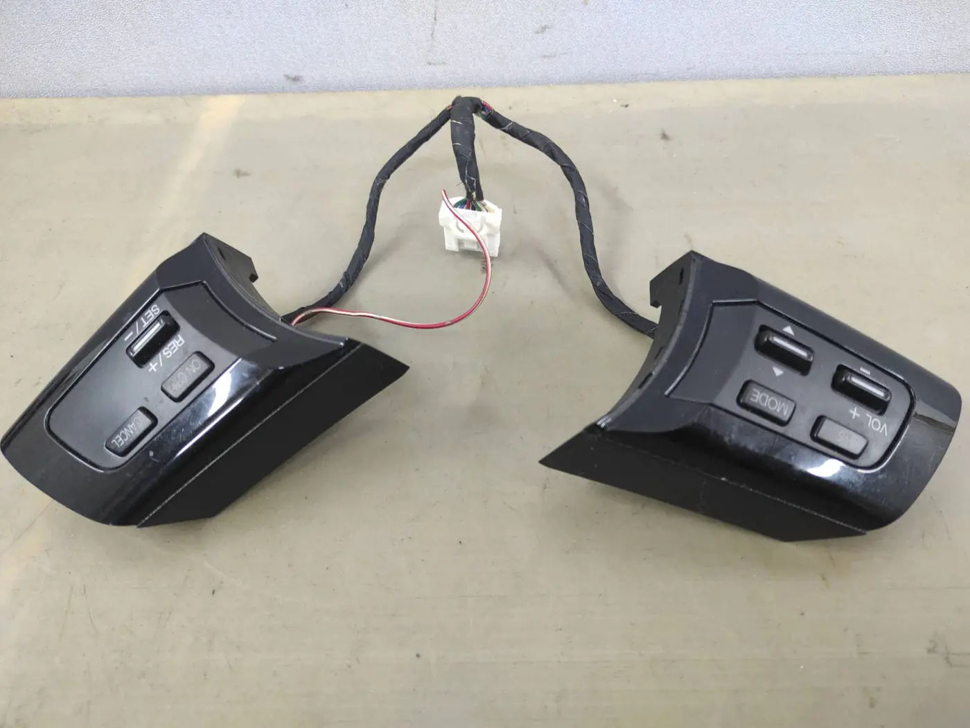 Кнопки руля к Mazda CX-7 2008