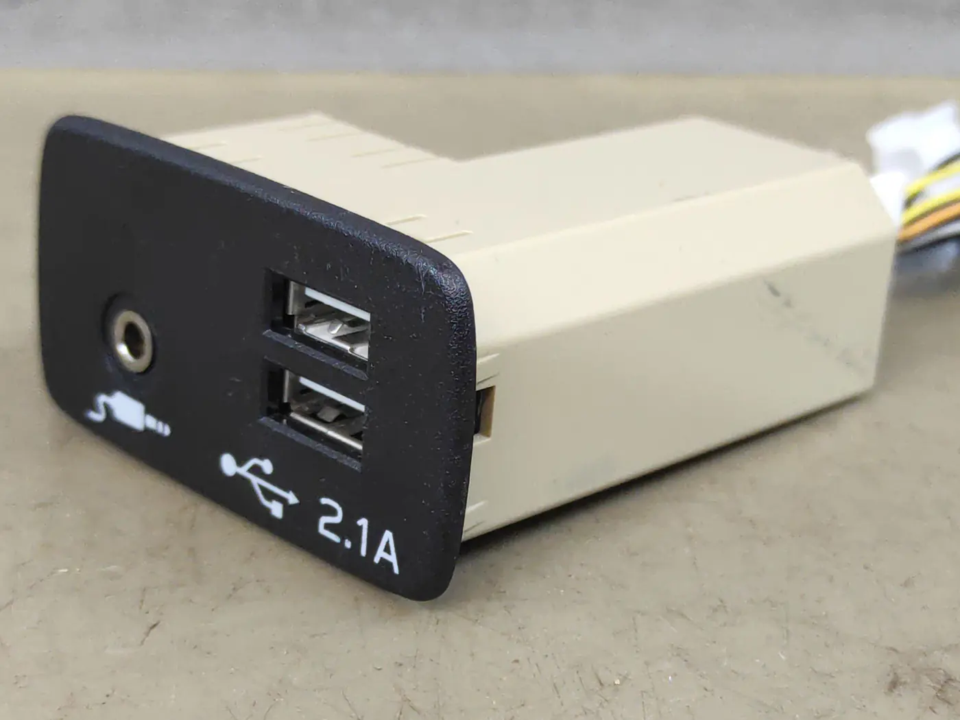 Разъем AUX / USB к Subaru Impreza 2019