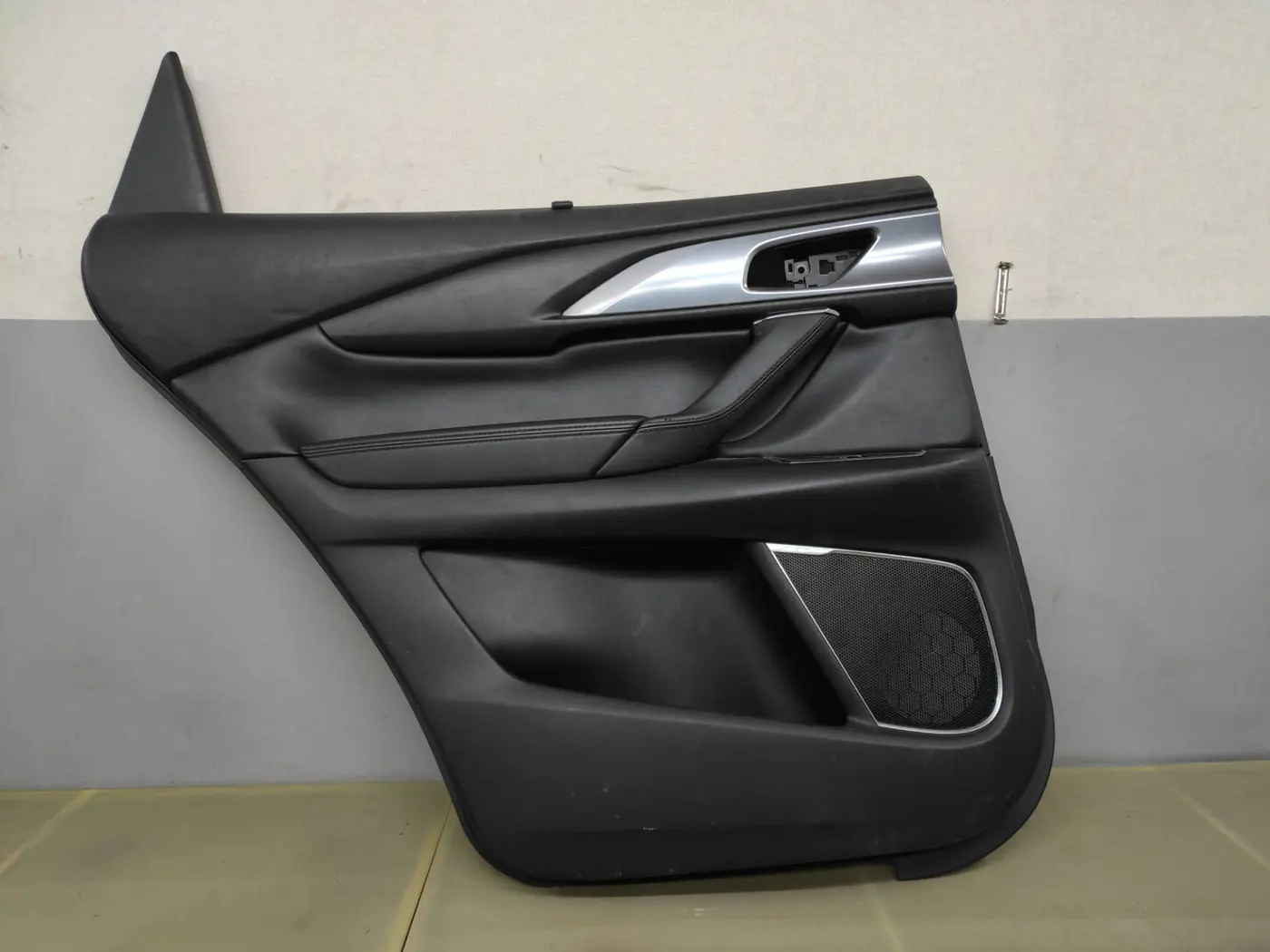 Обшивка двери (дверная карта) комплект к Mazda CX-9 2020