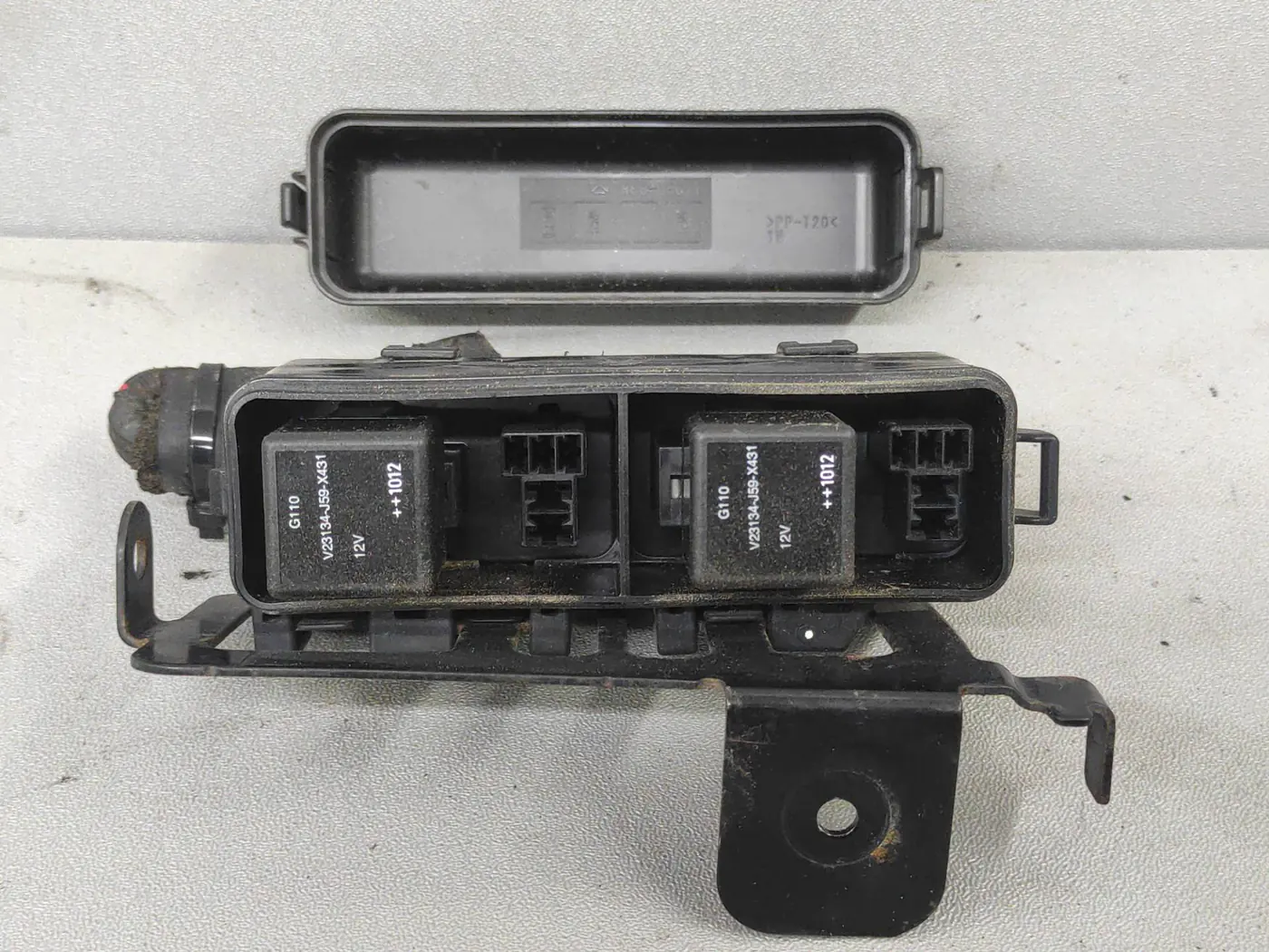 Блок реле к Mazda CX-9 2010