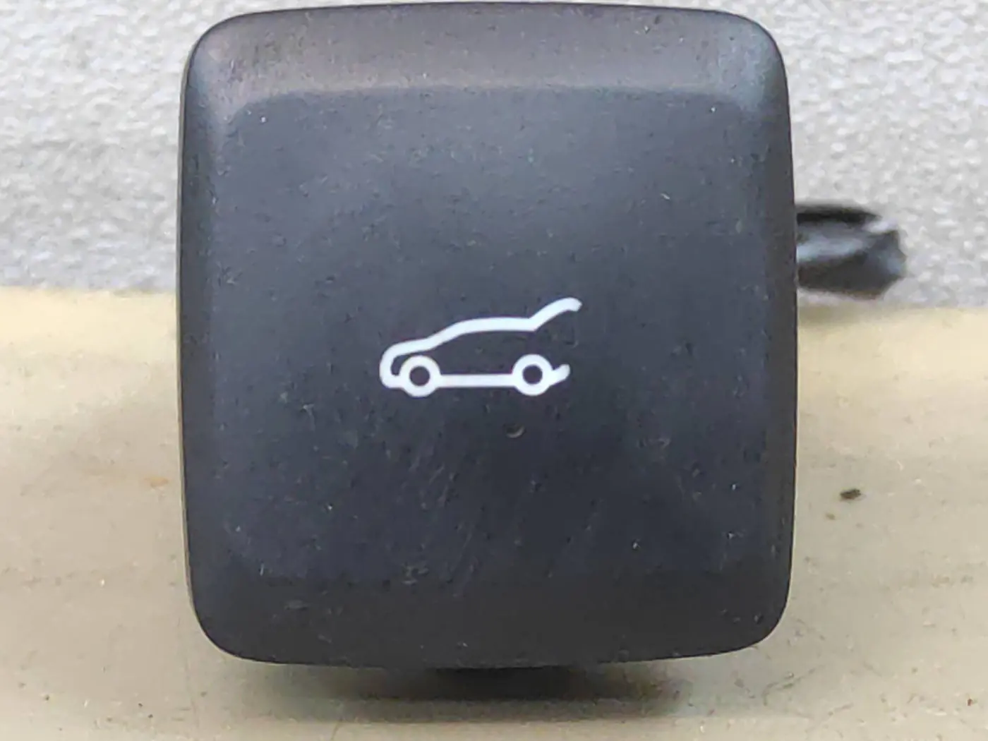 Кнопка открытия багажника к Ford Fusion 2013