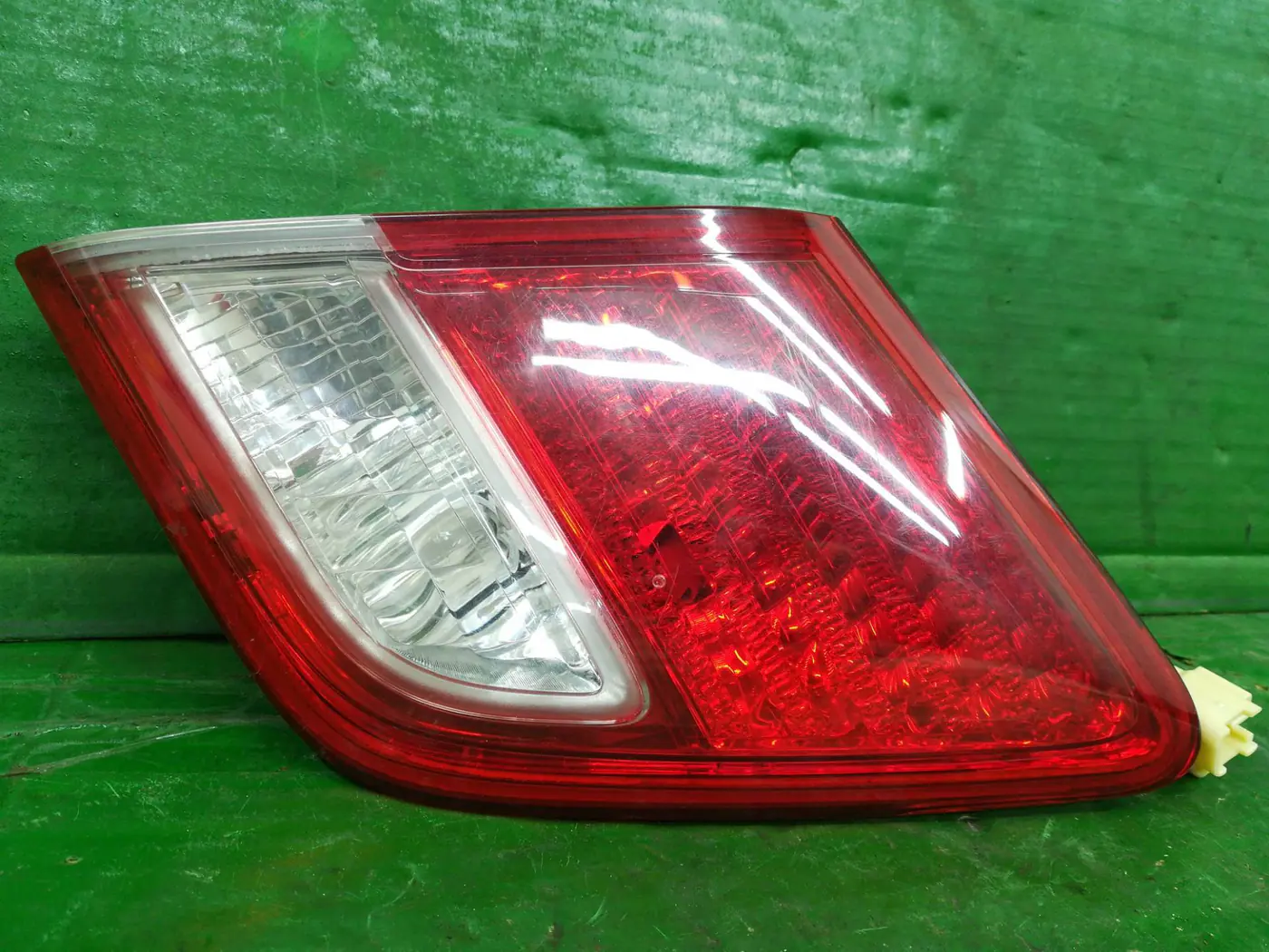 Фонарь крышки багажника правый к Toyota Camry 2009