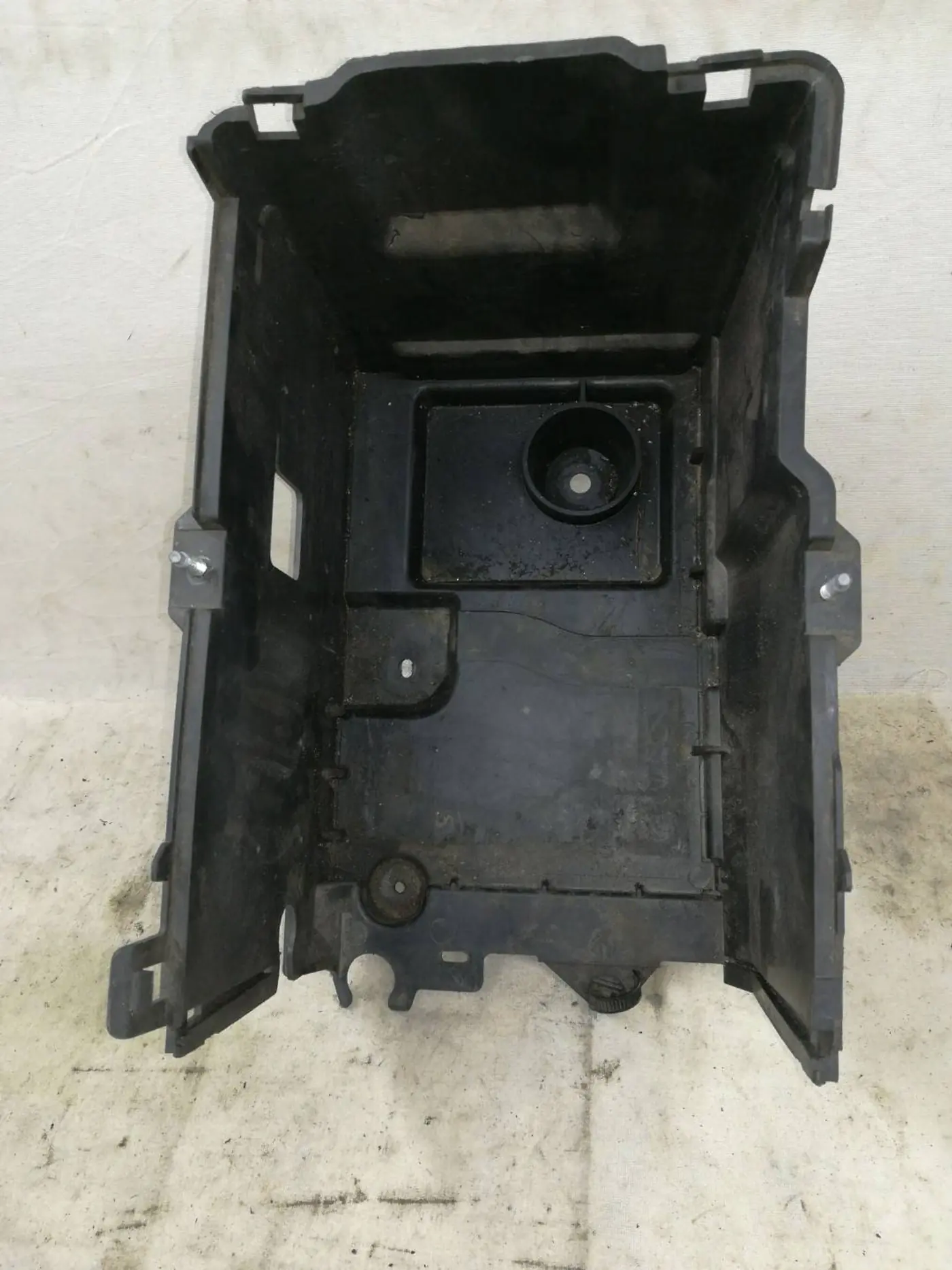 Кожух аккумулятора к Mazda 3 2010