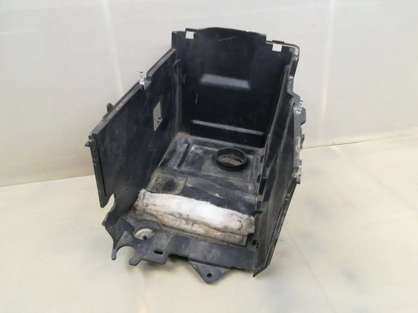 Кожух аккумулятора к Mazda 3 2011