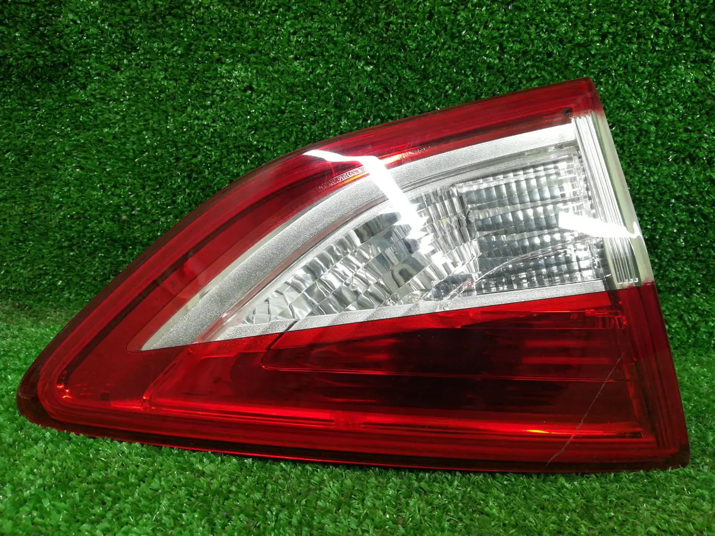 Фонарь крышки багажника левый к Ford Kuga 2015
