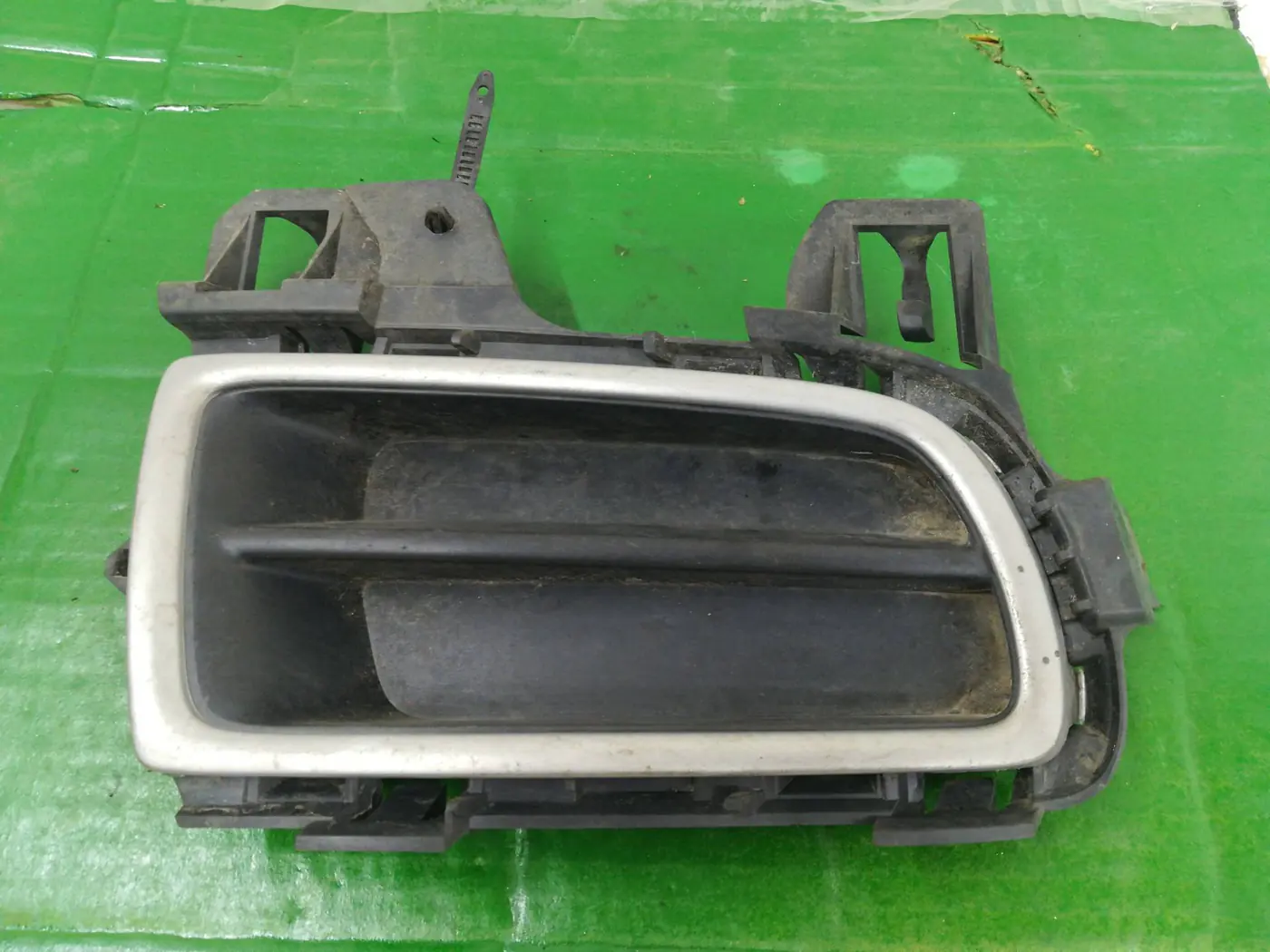 Рамка фары к Mazda 6 2007