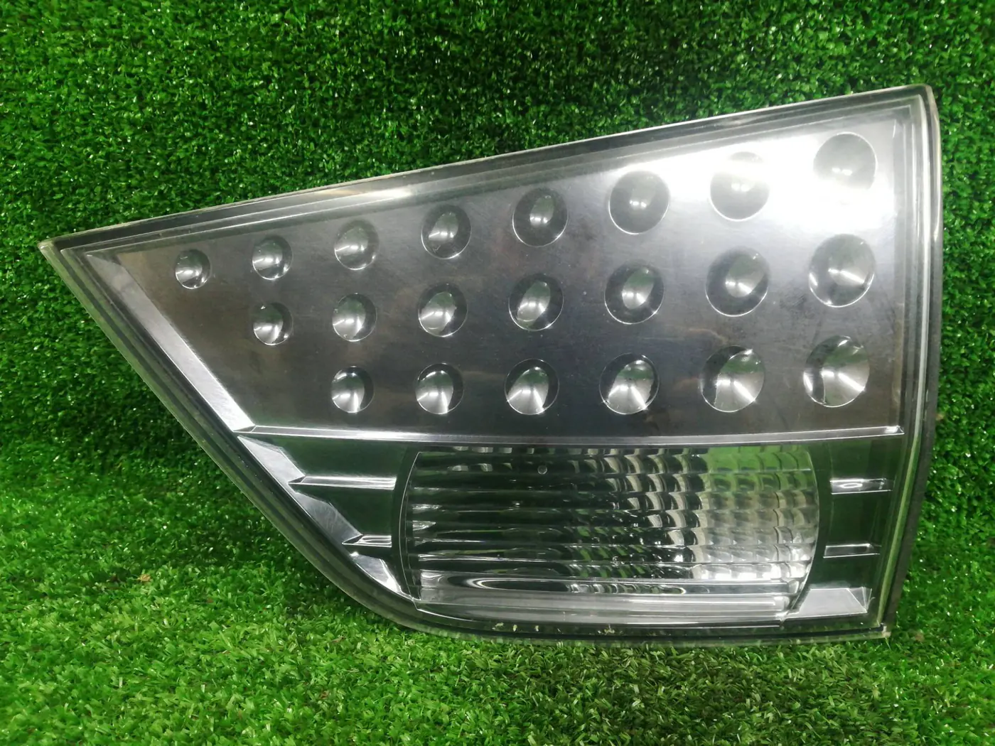 Фонарь крышки багажника правый к Mitsubishi Outlander 2008