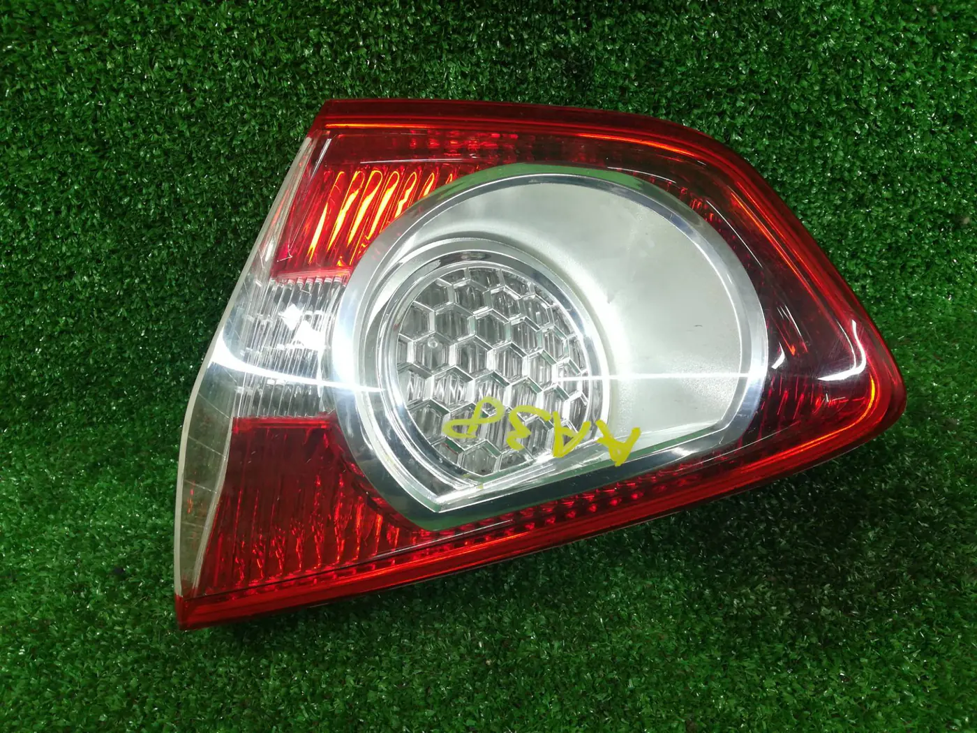 Фонарь крышки багажника правый к Ford Kuga 2012