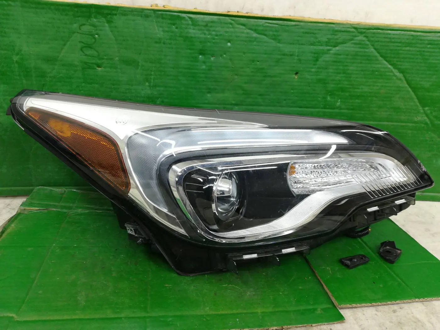 Фара правая к Buick Envision 2019