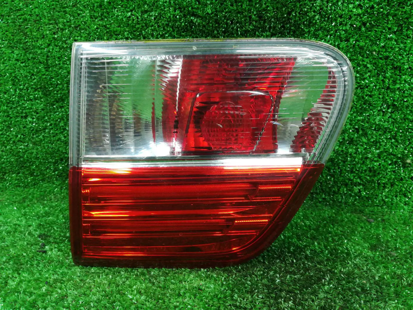 Фонарь крышки багажника правый к Toyota Avensis 2012