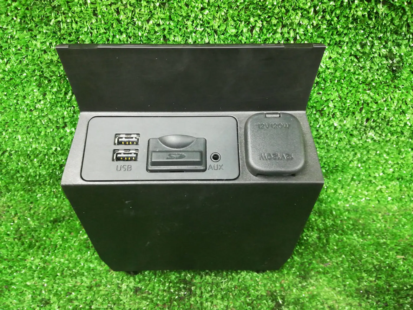Разъем AUX / USB к Mazda 3 2015