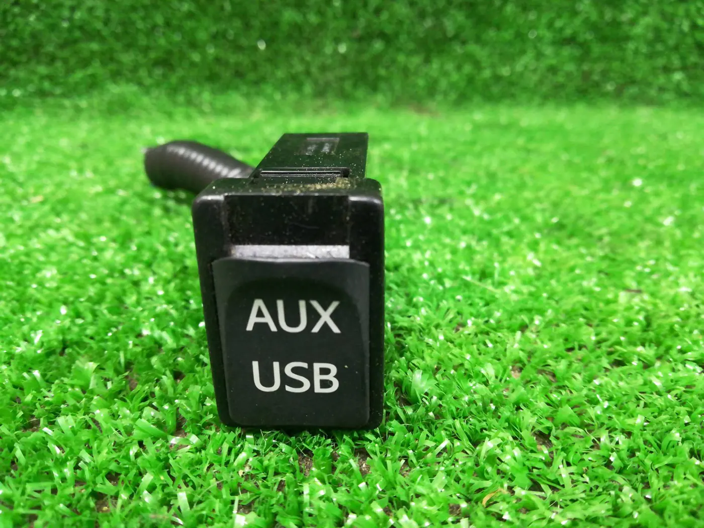 Разъем AUX / USB к Toyota Avensis 2012