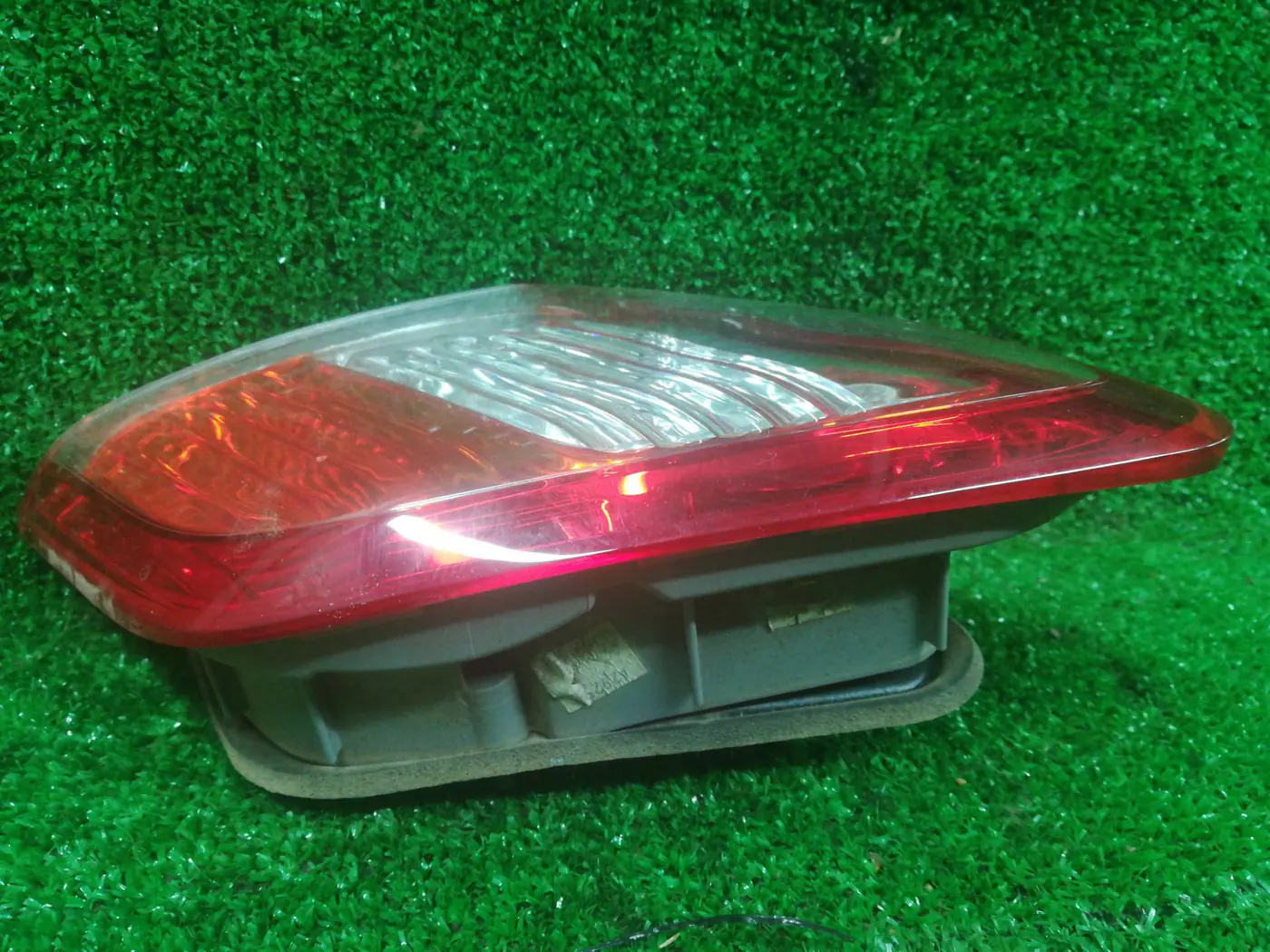 Фонарь крышки багажника правый к Toyota Camry 2010