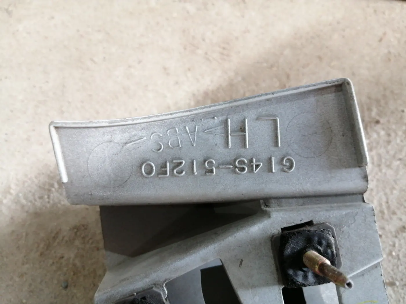 Ус под фонарь к Mazda 626 2000