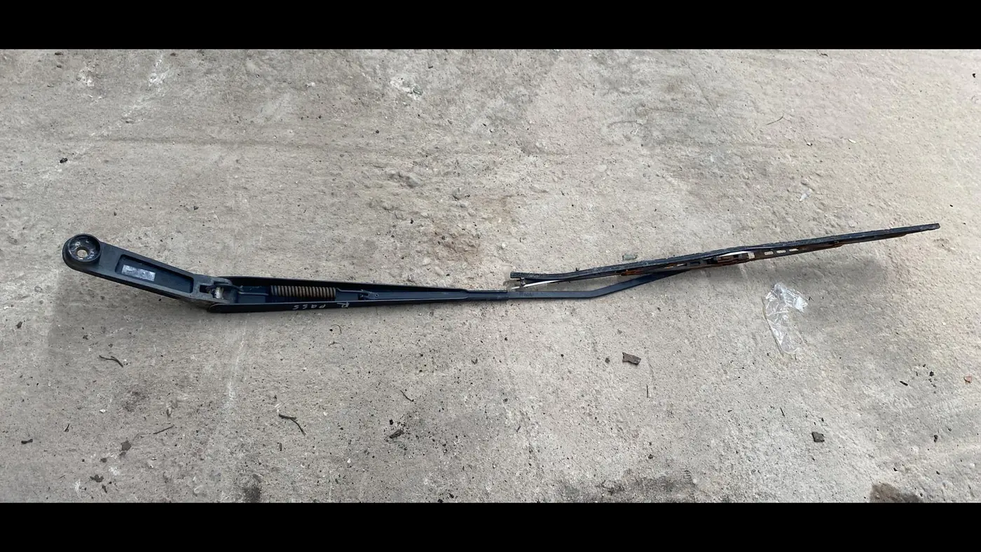 Щеткодержатель к Mazda Premacy 2002
