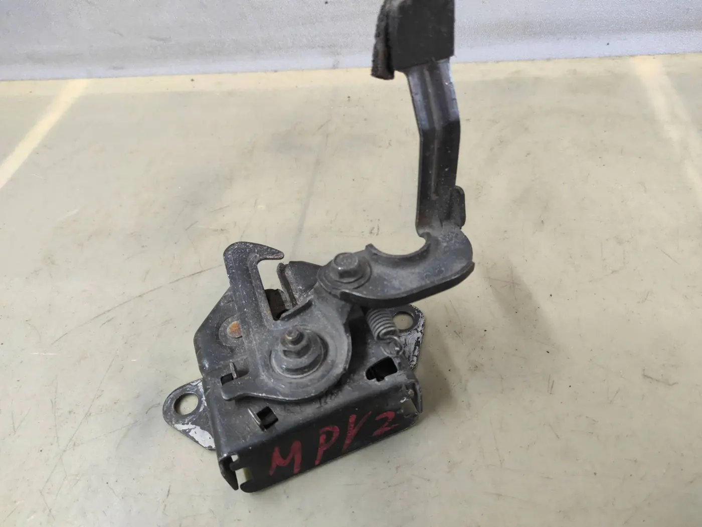 Замок капота к Mazda MPV 2003