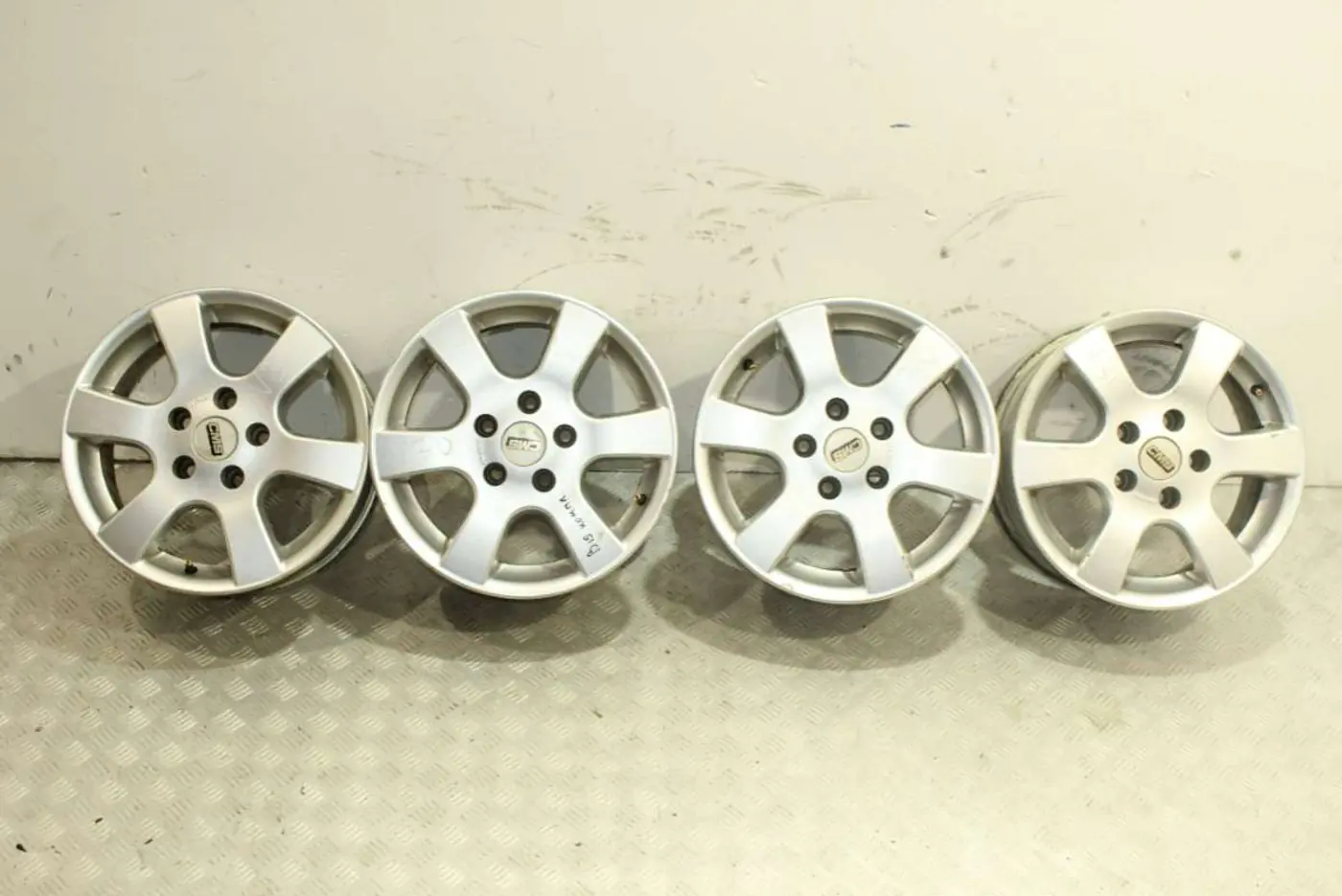 Диск литой к Volkswagen Passat 2000