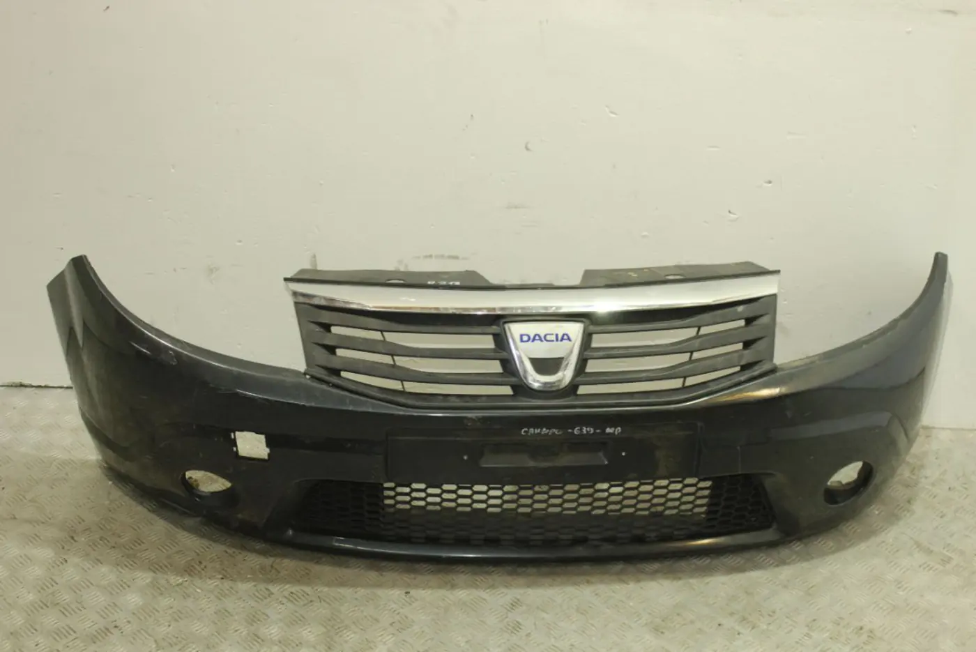 Бампер передний к Dacia Sandero 2009