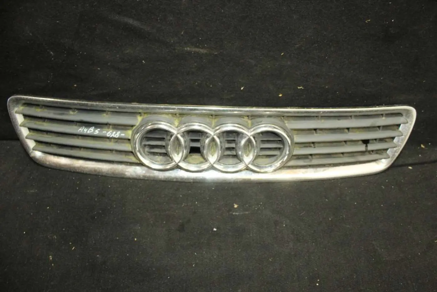 Решетка радиатора к Audi A4 2000