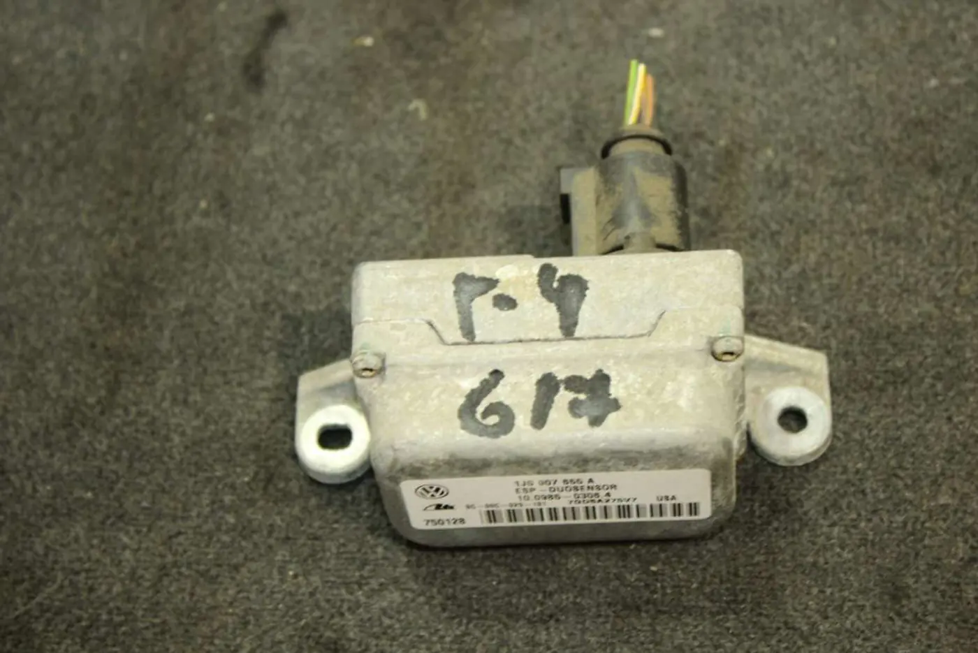 Датчик ускорения к Volkswagen Bora 2004