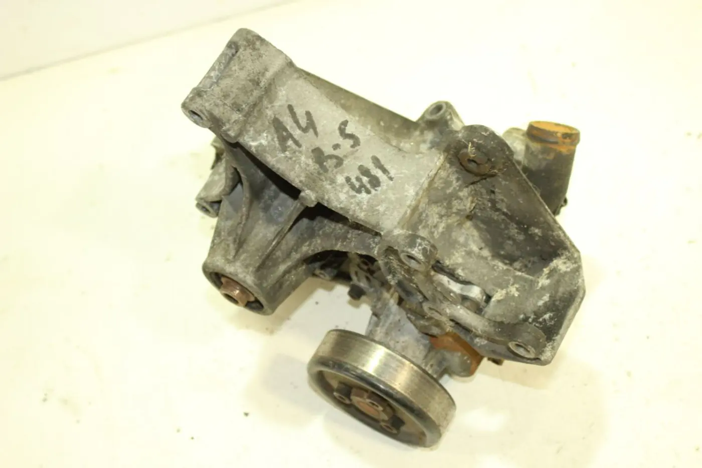 Кронштейн генератора к Audi A4 1998