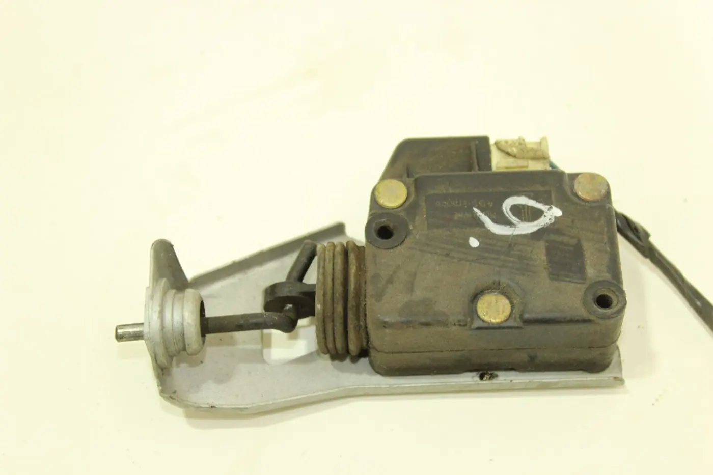 Замок двери к Citroen A6 2005