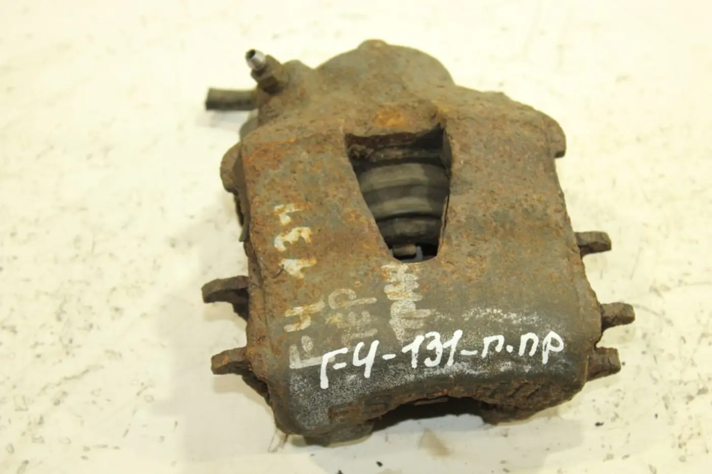 Суппорт передний левый к Audi A3 1998