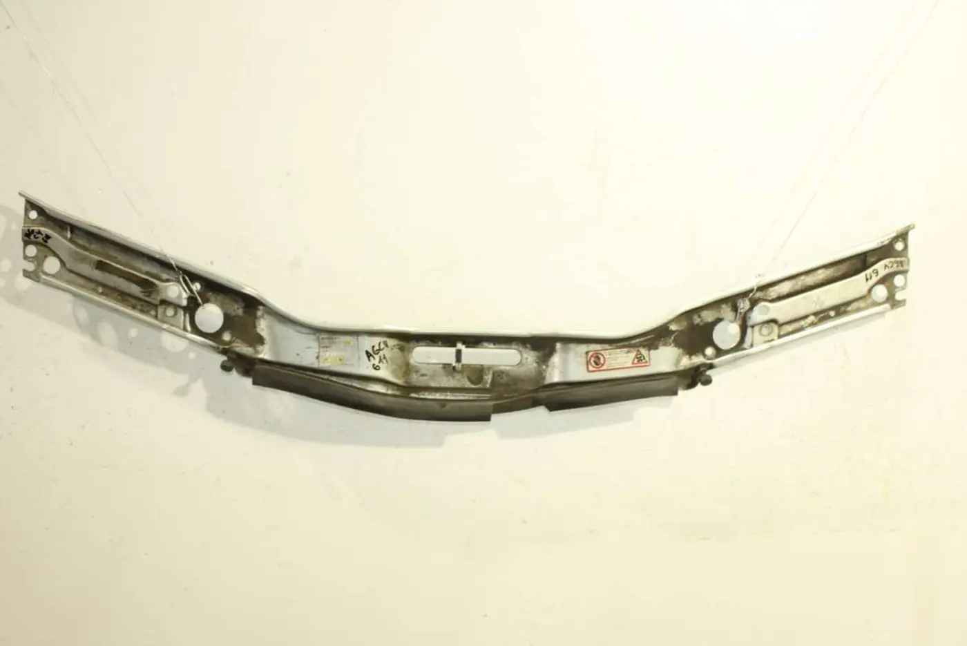 Планка под капот к Audi A6 1995