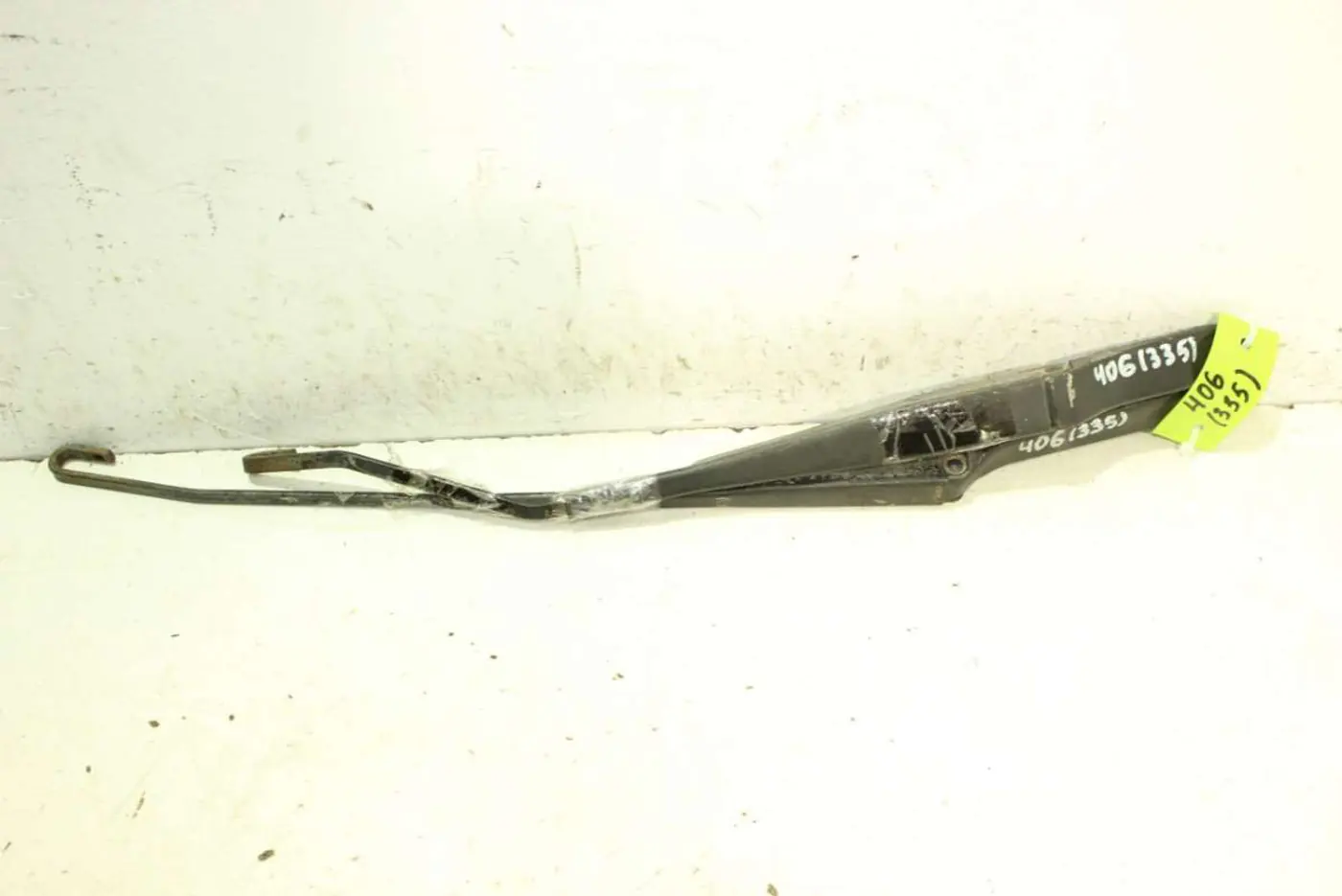 Щеткодержатель к Peugeot 406 2002