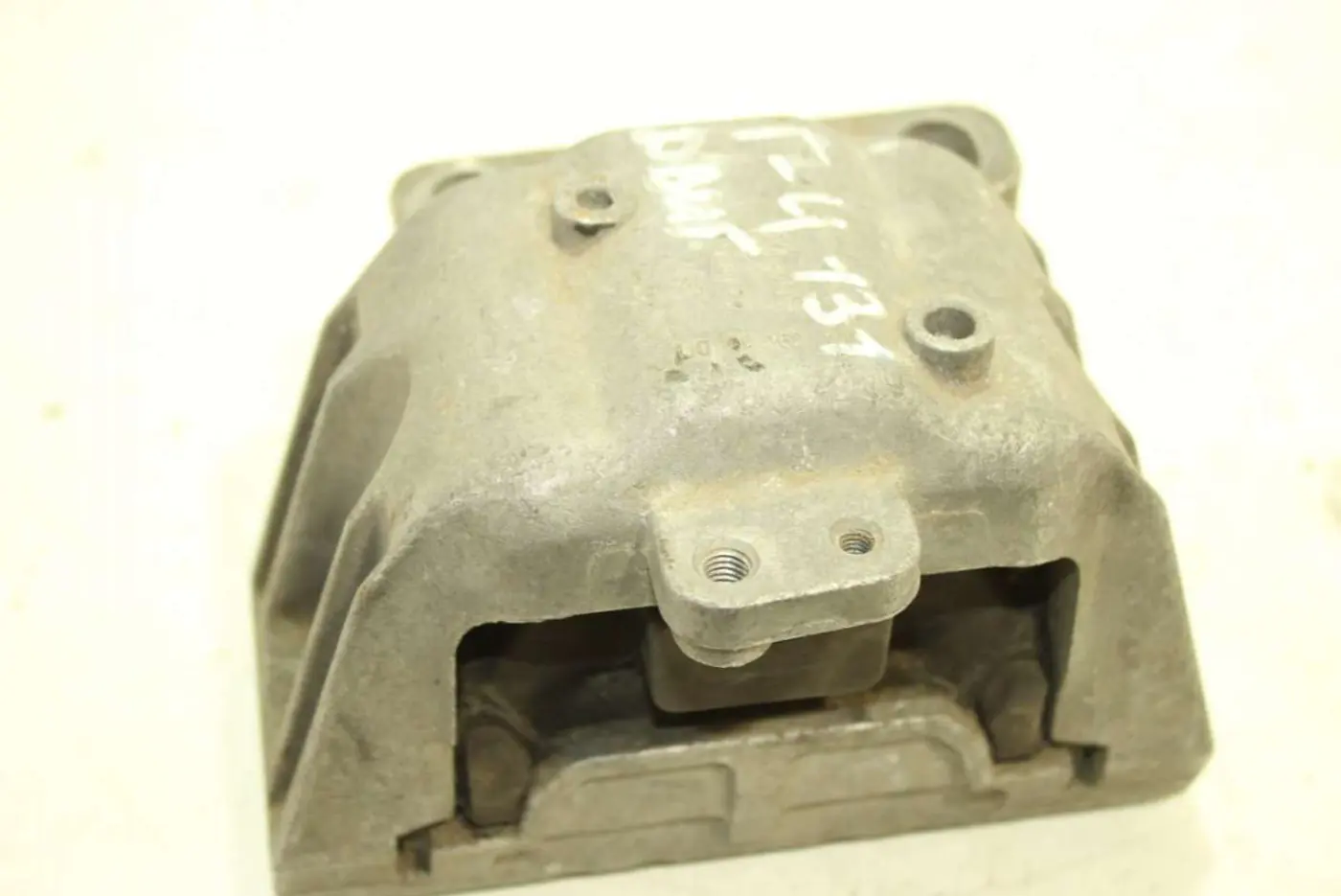 Подушка крепления двигателя к Audi A3 1998
