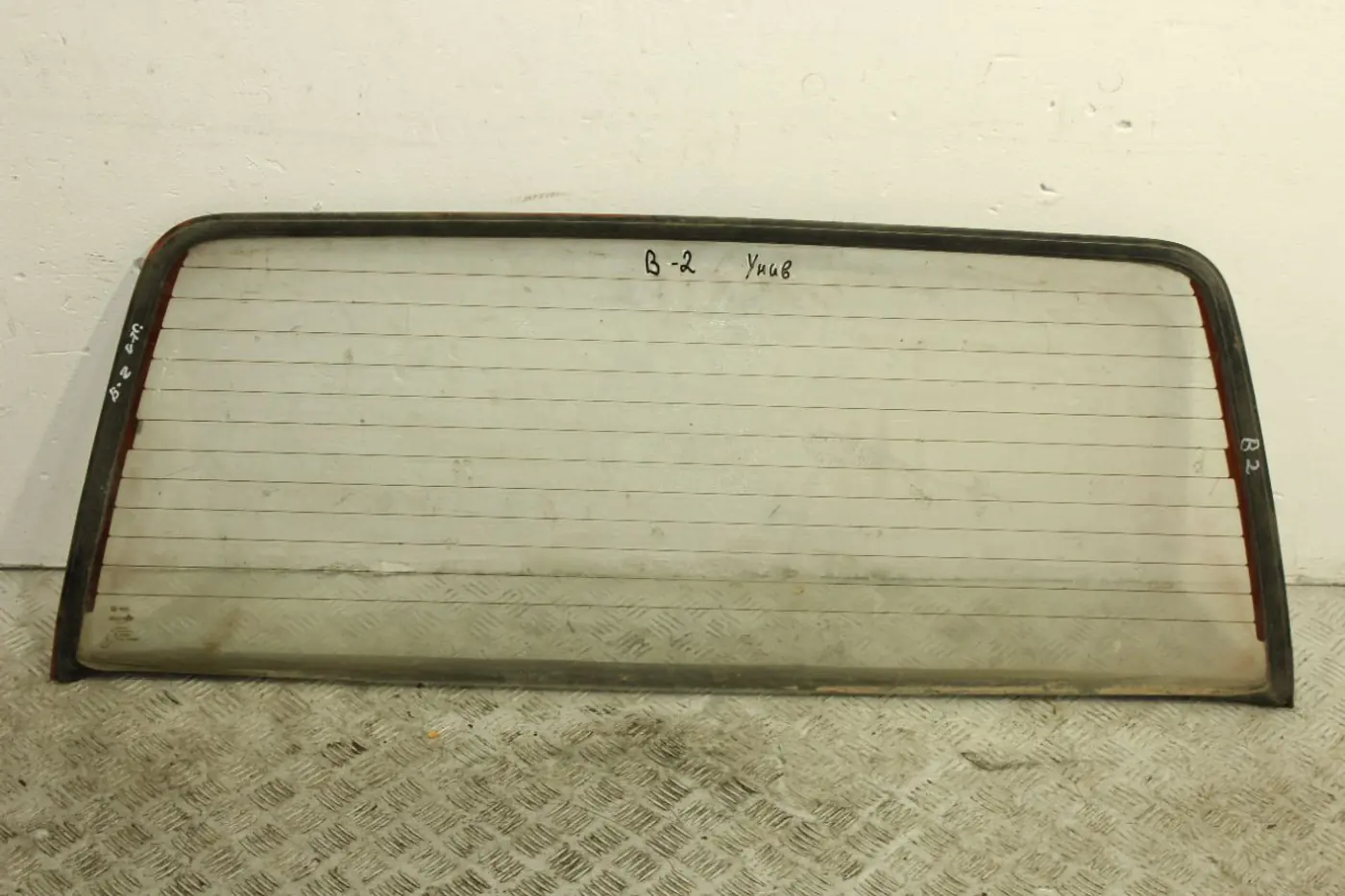 Стекло заднее к Volkswagen Passat 1985