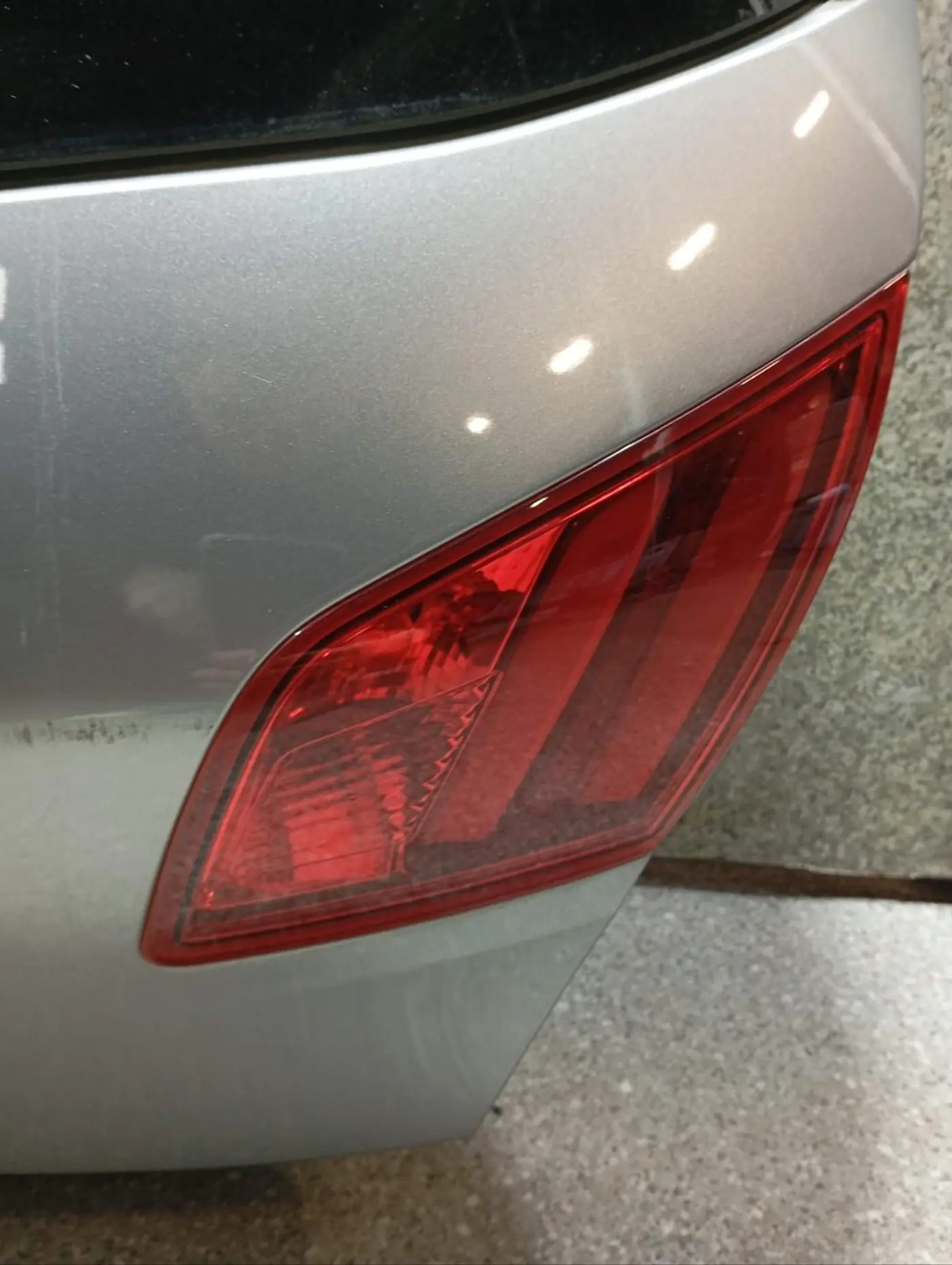 Фонарь крышки багажника правый к Peugeot 308 2015