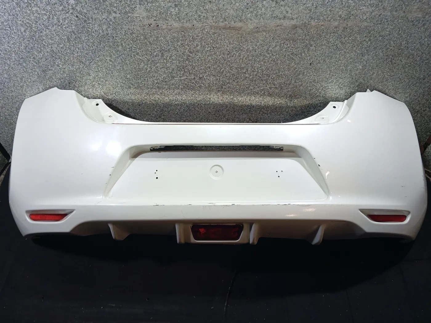 Бампер задний к Nissan Leaf 2013