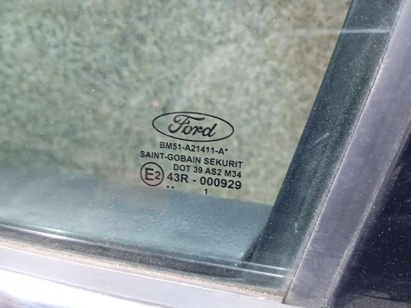 Стекло двери передней левой к Ford Focus 2013