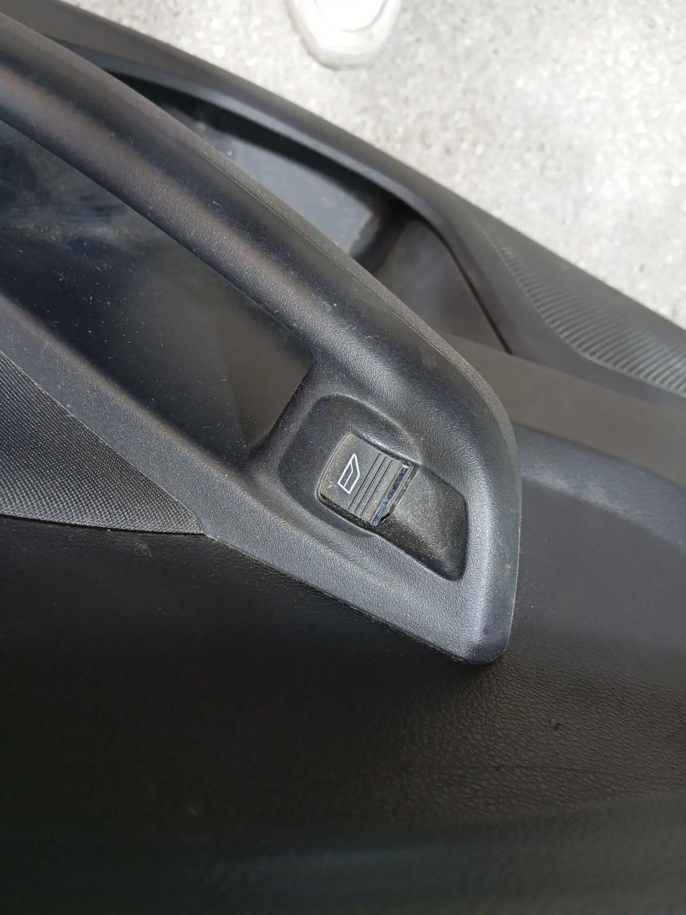 Кнопка стеклоподъемника к Ford Focus 2013