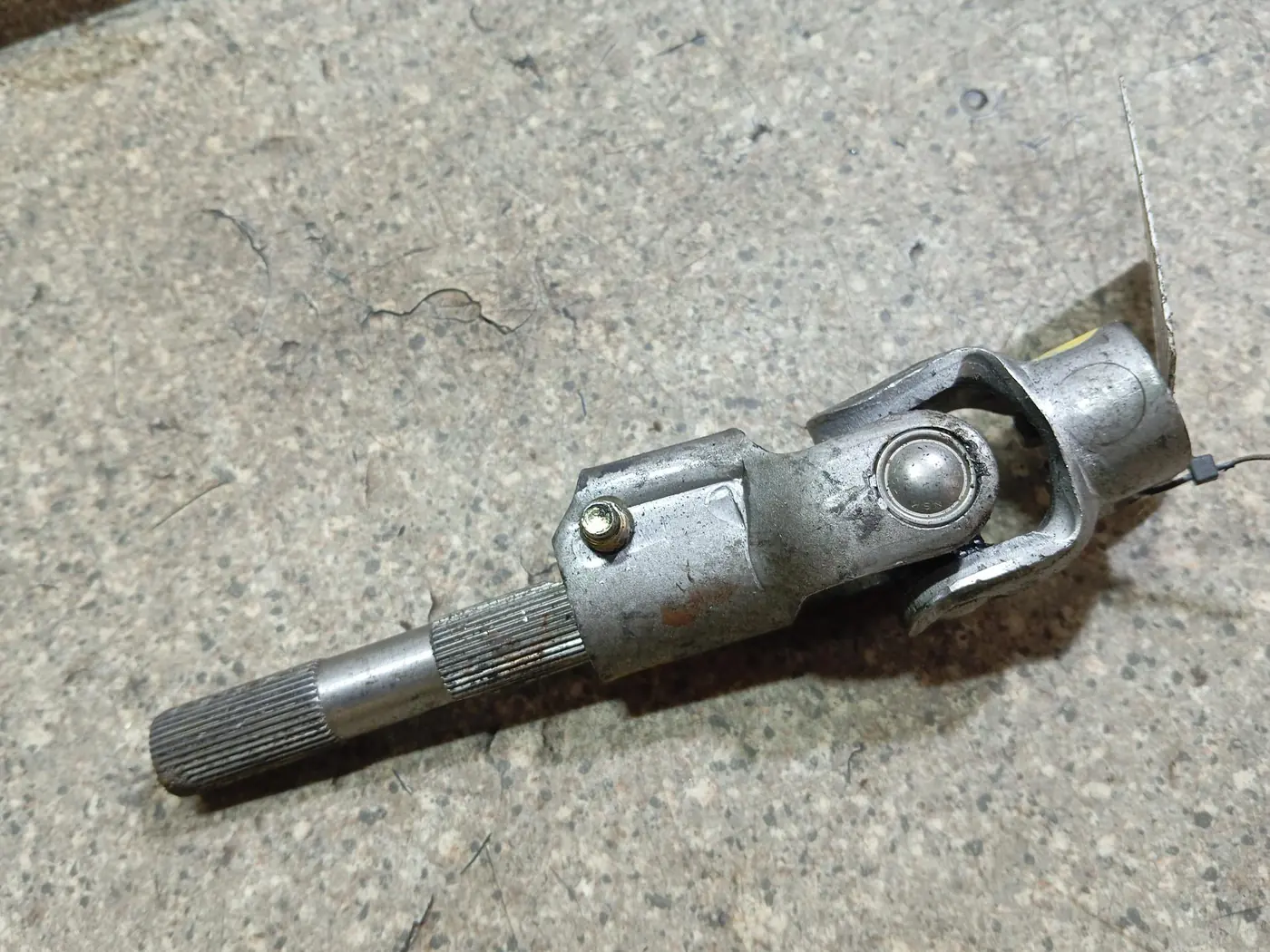 Рулевой карданчик к Mazda 626 2001