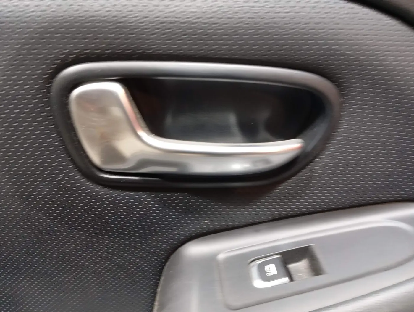 Ручка внутренняя двери к Kia Carens 2019