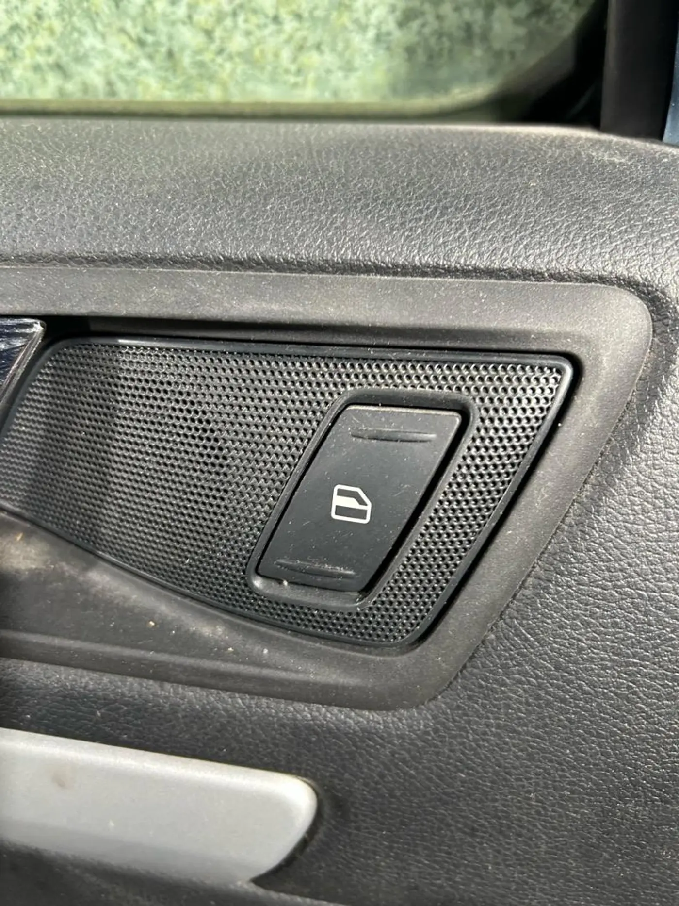 Кнопка стеклоподъемника к Skoda Octavia 2007