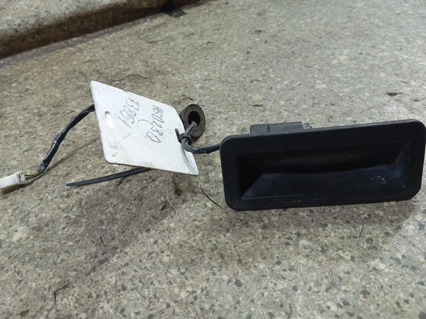 Кнопка открытия багажника к Ford Focus 2009