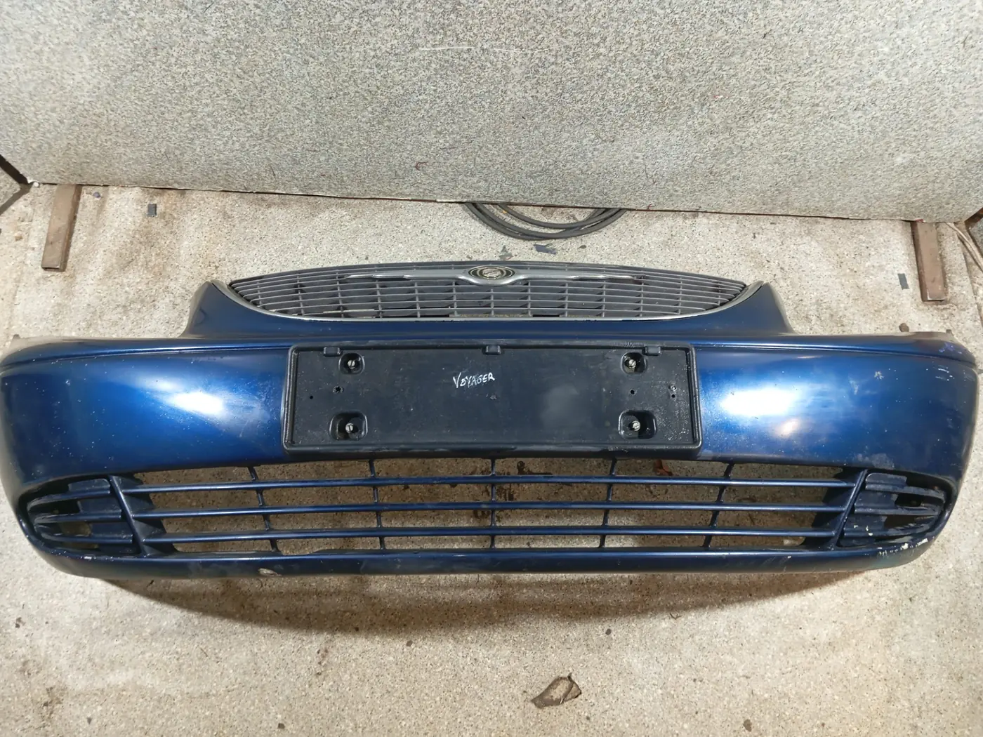 Бампер передний к Chrysler Voyager 2002