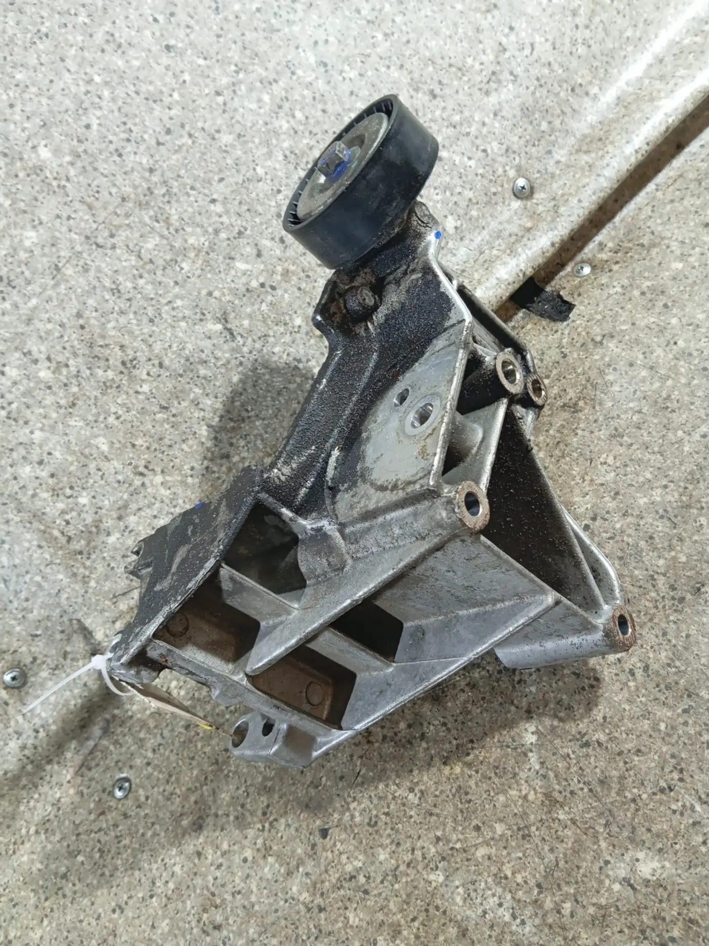 Кронштейн генератора к Citroen C5 2002