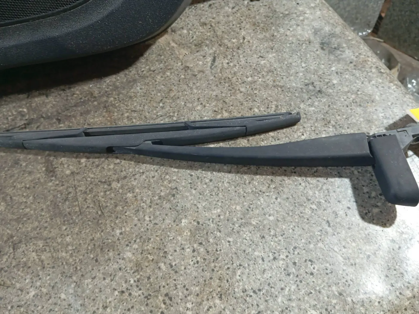 Щеткодержатель задний к Opel Zafira 2007