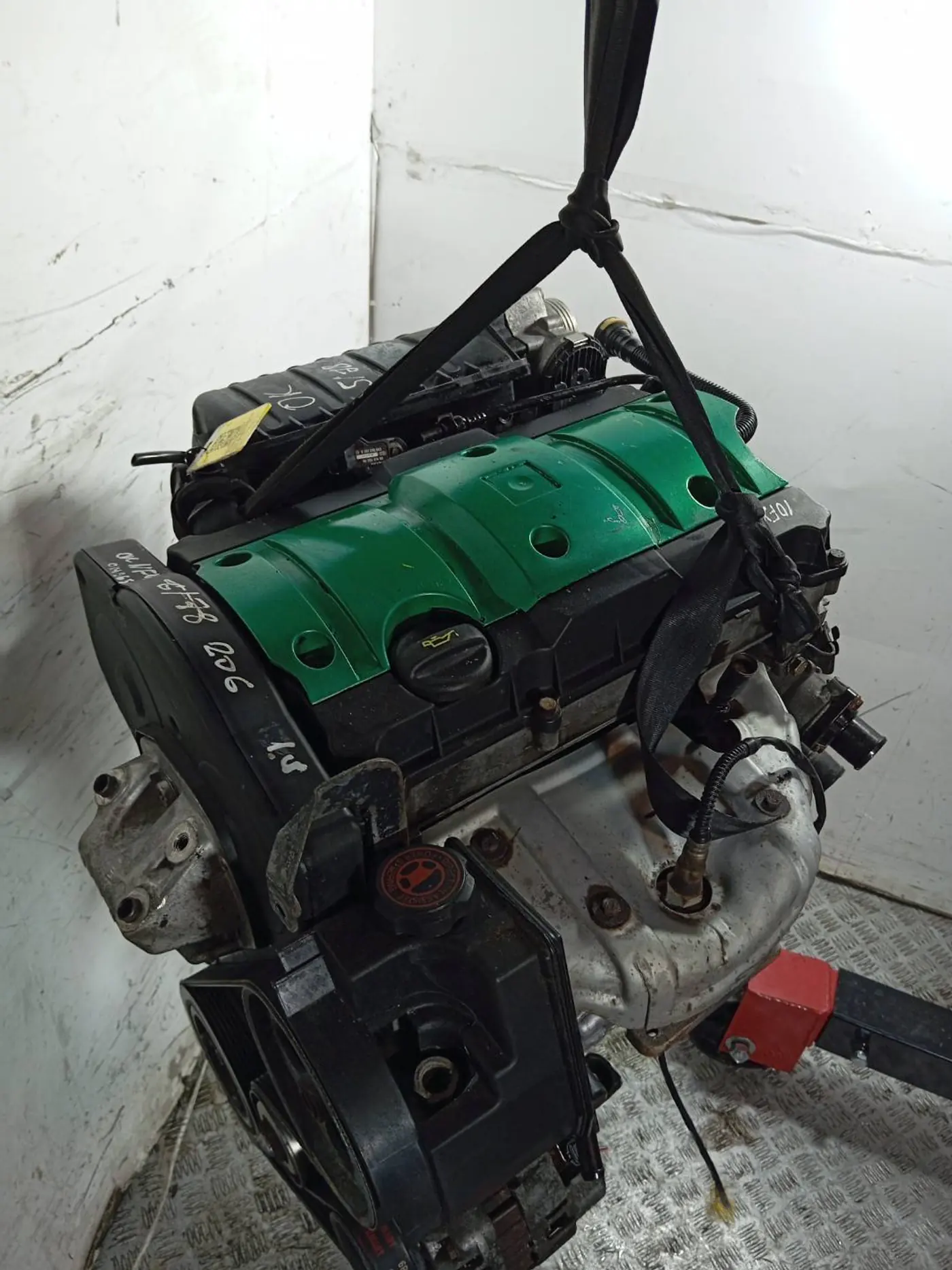Двигатель к Peugeot 206 2006
