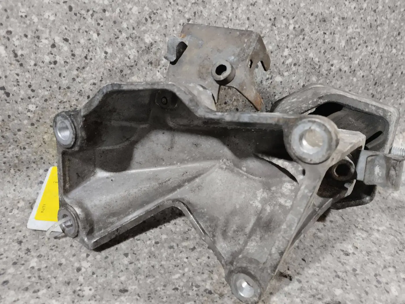 Кронштейн КПП к Audi A6 1996