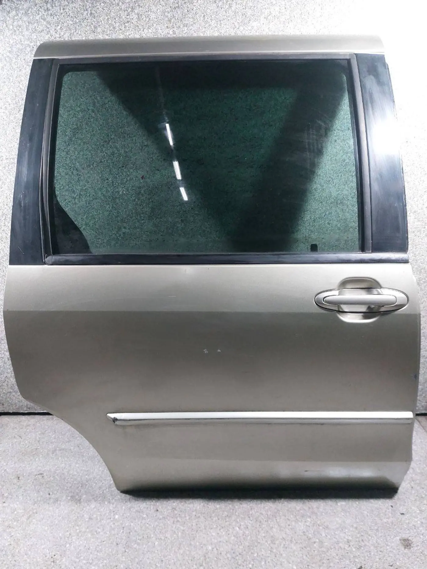 Дверь сдвижная правая к Mazda MPV 2005